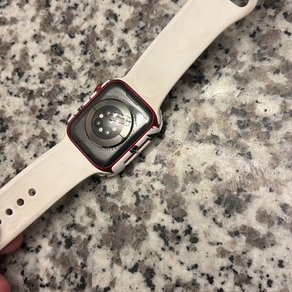 Ladies Series 7 Apple Watch. Multiple accessories. - Picture 5 of 6